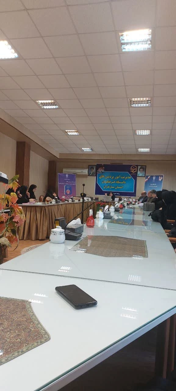 حضوردانشجو معلمان رشته ریاضی در کارگاه نقد و بررسی کتاب نقد و بررسی آموزش ریاضی در سالن جلسات پردیس دکتر شریعتی  5