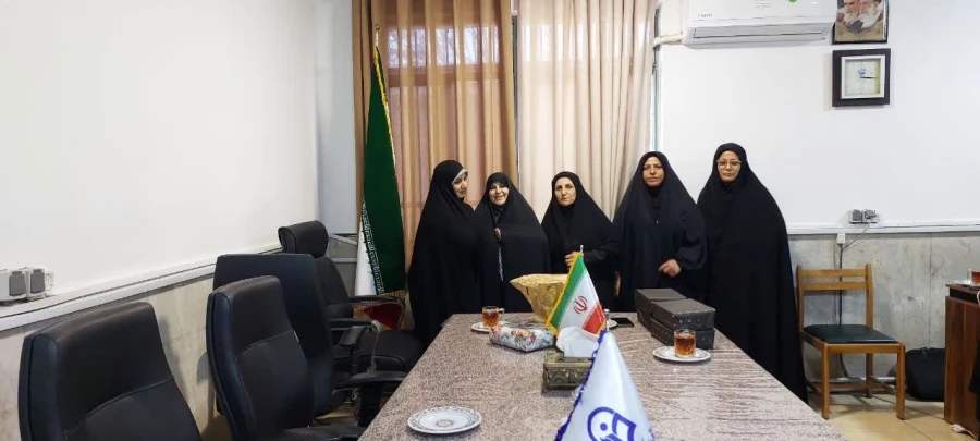 تقدیر ریاست پردیس فاطمه الزهرا س ساری از کادر آشپزخانه به مناسبت  تولد حضرت فاطمه زهرا(س)  و روز زن 3