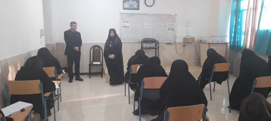 بازدید رحمان کرامتی مسئول ارزیابی و عملکرد دانشگاه فرهنگیان استان مازندران از روند برگزاری آزمون پایان ترم پردیس فاطمه الزهرا(س)ساری
 4