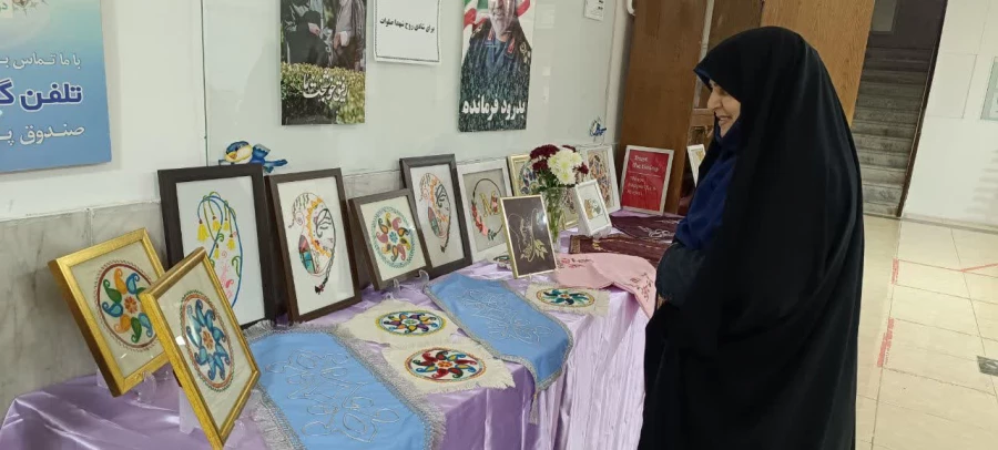 برگزاری نمایشگاه آثار هنری( هنرهای سنتی _ بافت ) دانشجویان رشته کاروفناوری پردیس فاطمه الزهرا(س)ساری با حضور استاد درس مربوطه سرکار خانم نورمحمدیار و بازدید ریاست پردیس، کارکنان و دانشجویان 
  روز دوشنبه مورخ ۱۴ اسفند ۱۴۰۲ 3