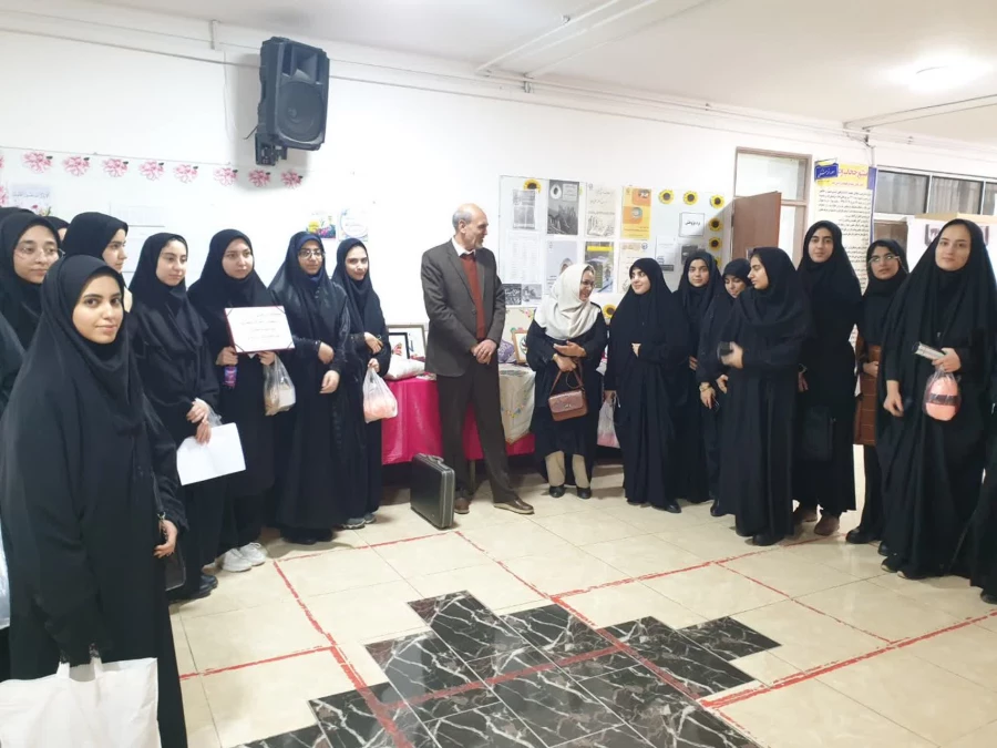 برگزاری نمایشگاه آثار هنری( هنرهای سنتی _ بافت ) دانشجویان رشته کاروفناوری پردیس فاطمه الزهرا(س)ساری با حضور استاد درس مربوطه سرکار خانم نورمحمدیار و بازدید ریاست پردیس، کارکنان و دانشجویان 
  روز دوشنبه مورخ ۱۴ اسفند ۱۴۰۲ 5
