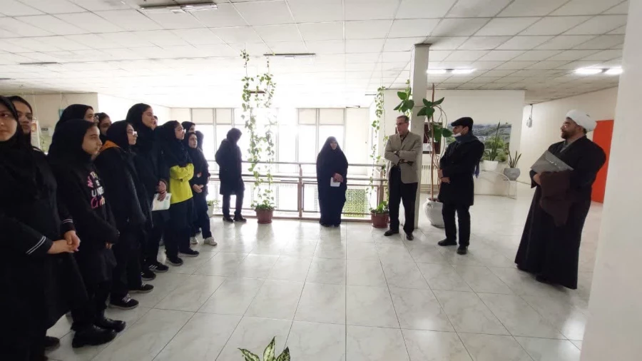 حضور دانش آموزان مدرسه دخترانه شاهد بابل در مرکز آموزش عالی حضرت فاطمه(س)قائمشهر 2