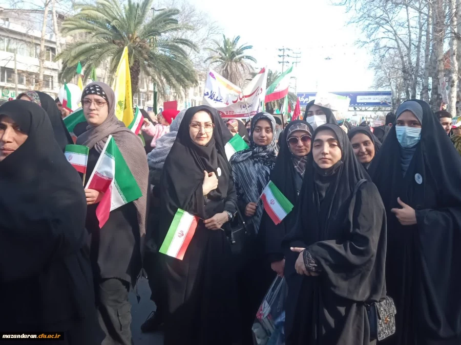 حضور ریاست ، کارکنان، اساتید و دانشجو معلمان پردیس فاطمه الزهرا (س) ساری  در راهپیمایی 22 بهمن  2