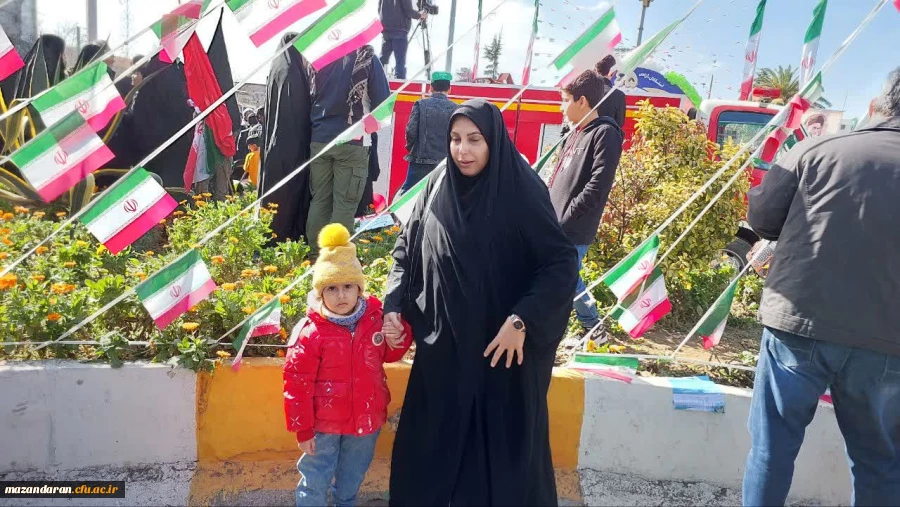 حضور ریاست ، کارکنان، اساتید و دانشجو معلمان پردیس فاطمه الزهرا (س) ساری  در راهپیمایی 22 بهمن  6