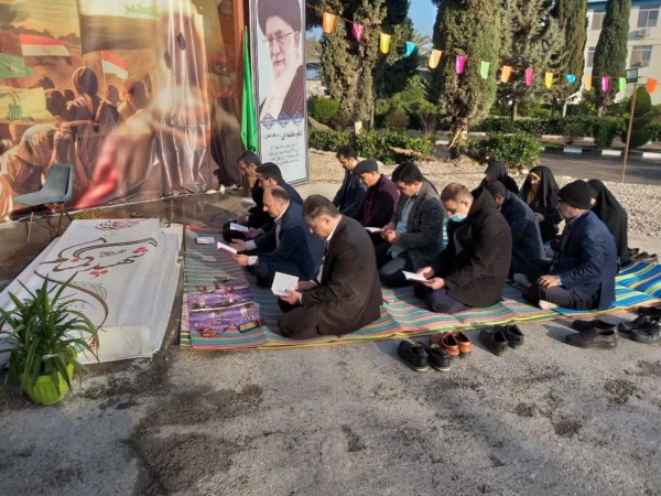 دعای پر فیض زیارت عاشورا بر سر مزار شهید خوشنام دانشگاه فرهنگیان شهید رجایی بابل 2