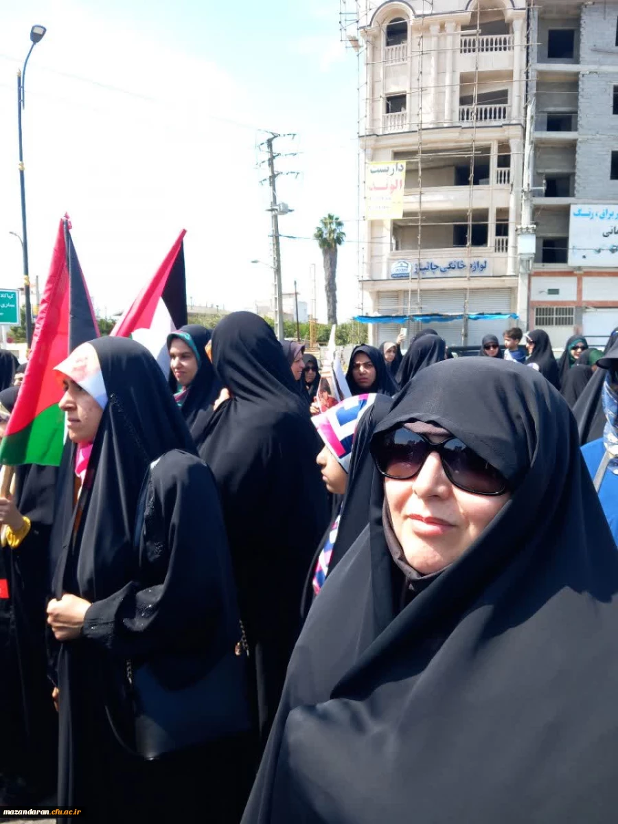 حضور ریاست و کارکنان  پردیس خواهران در راهپیمایی روز جهانی قدس 13