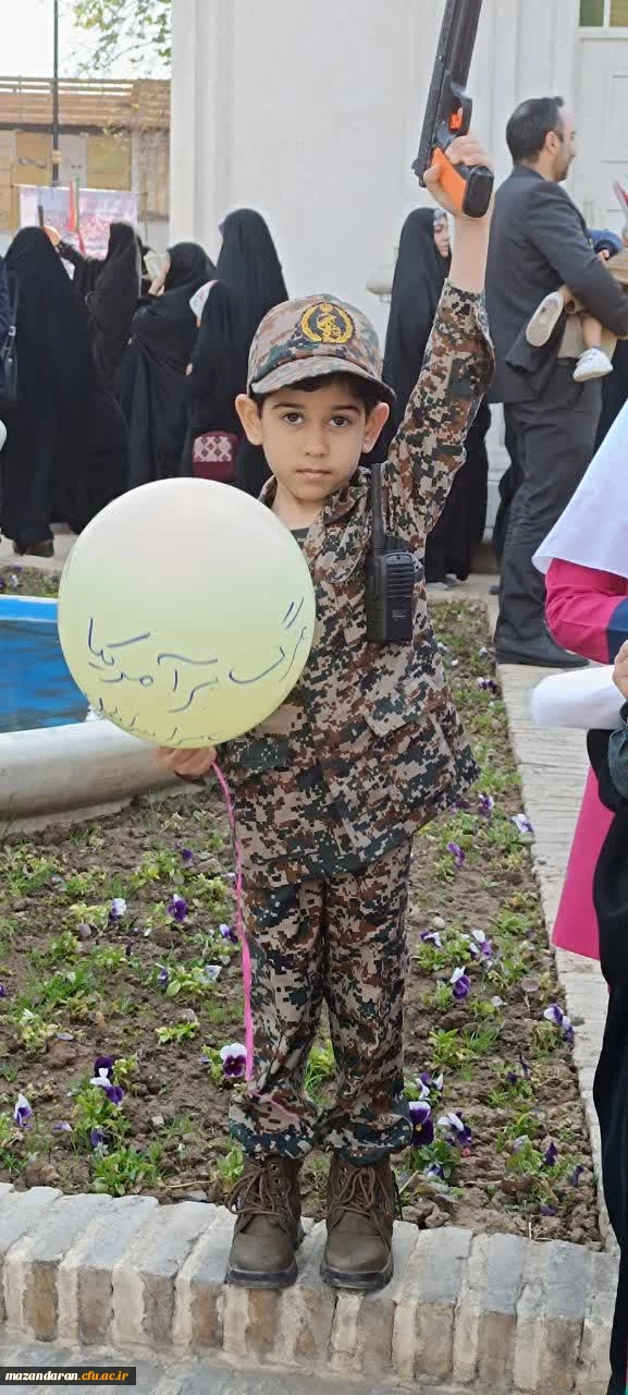 حضور ریاست و کارکنان  پردیس خواهران در راهپیمایی روز جهانی قدس 14