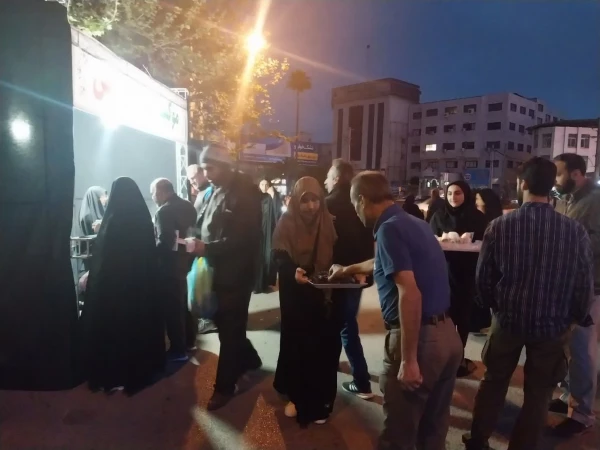 برپایی موکب  و توزیع افطاری نذری توسط گروه جهادی دانشجو معلمان بسیجی پردیس فاطمه الزهرا س ساری  4