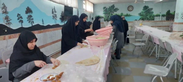 برپایی موکب  و توزیع افطاری نذری توسط گروه جهادی دانشجو معلمان بسیجی پردیس فاطمه الزهرا س ساری  7