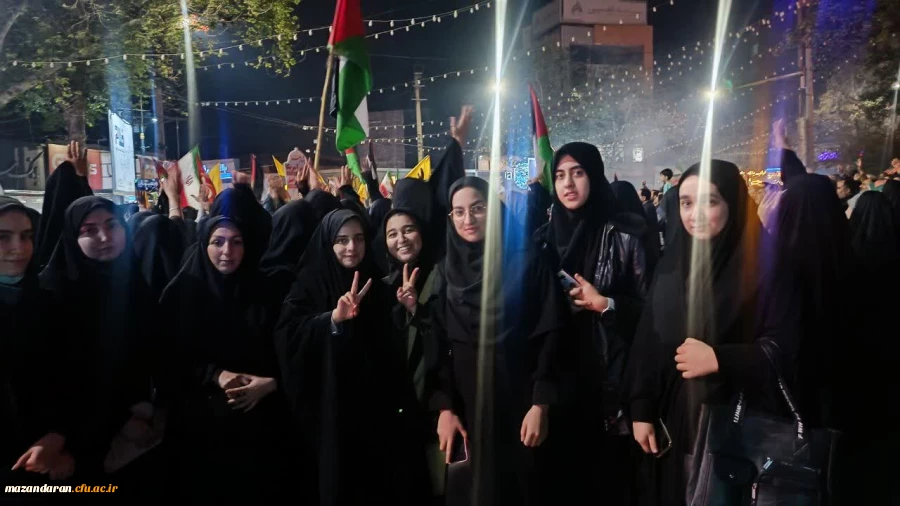 حضور جمع کثیری از دانشجومعلمان بسیجی پردیس فاطمه الزهرا(س) در تجمع دانشجویی میدان شهدا ساری
به جهت حمایت از سربازان سپاه اسلام و اعلام انزجار به اسرائیل غاصب  2