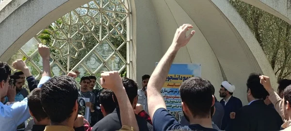 تجمع اساتید، کارکنان و دانشجویان در حمایت از خیزش دانشجویان در آمریکا
 2