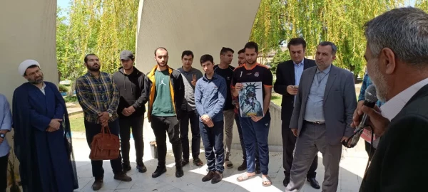 تجمع اساتید، کارکنان و دانشجویان در حمایت از خیزش دانشجویان در آمریکا
 2