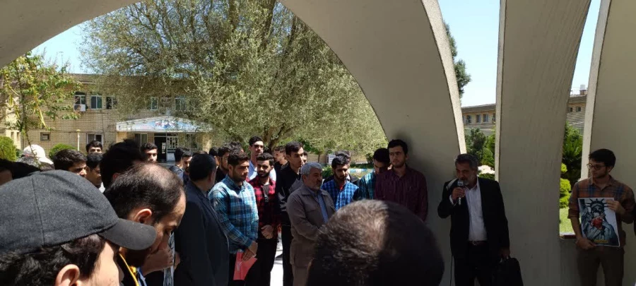 تجمع اساتید، کارکنان و دانشجویان در حمایت از خیزش دانشجویان در آمریکا
 2