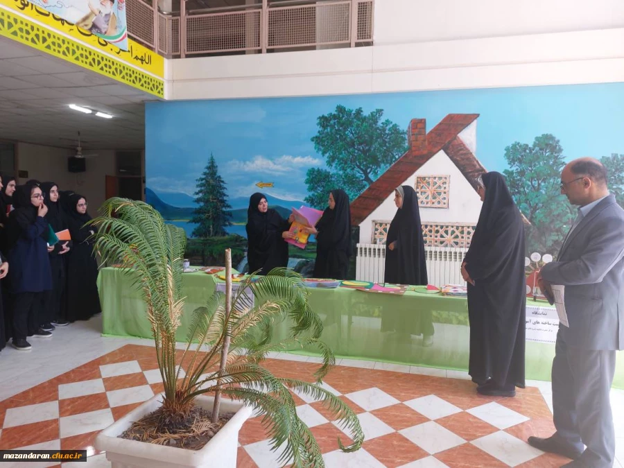 مایشگاه دست ساخته های آموزشی به مناسبت دهه سرآمدی آموزش   2