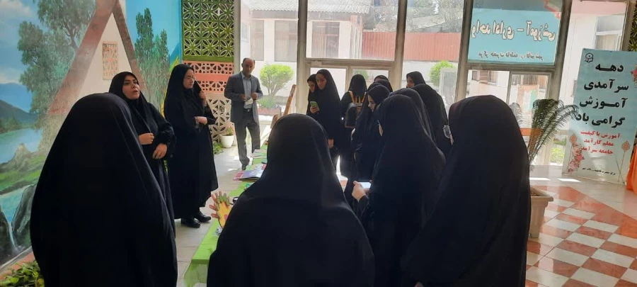 مایشگاه دست ساخته های آموزشی به مناسبت دهه سرآمدی آموزش   4