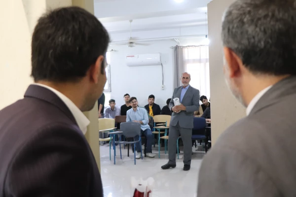 معلمان ویژه ترین عنصر نظام آموزشی هستند. 8