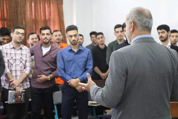 معلمان ویژه ترین عنصر نظام آموزشی هستند. 12