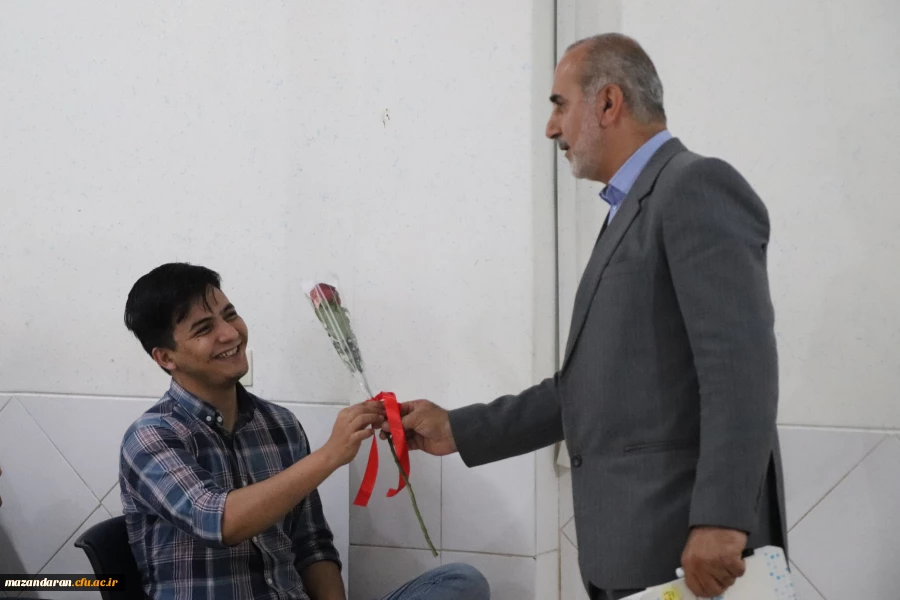 معلمان ویژه ترین عنصر نظام آموزشی هستند. 14