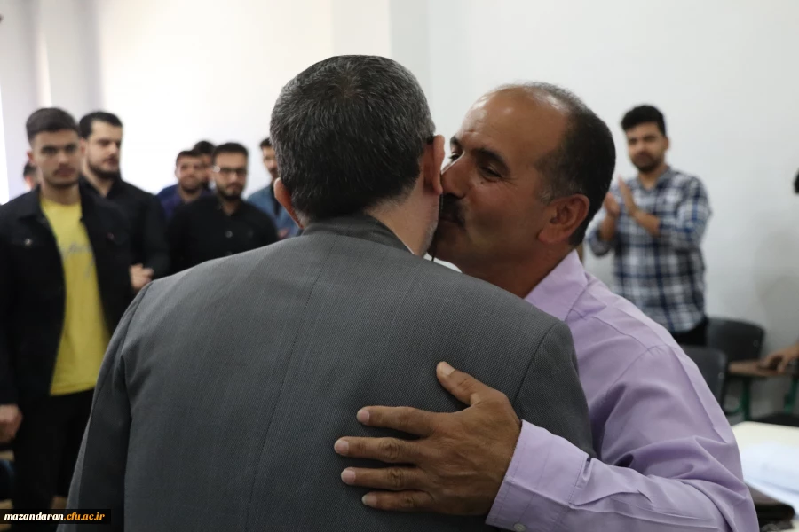 معلمان ویژه ترین عنصر نظام آموزشی هستند. 15