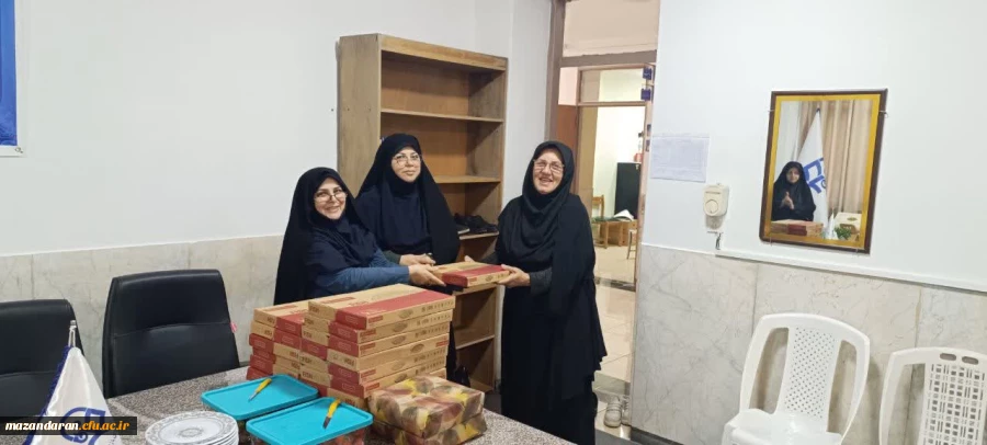 نشست صمیمانه رضائی منش ریاست پردیس فاطمه الزهرا س ساری و کارکنان و تبریک دهه کرامت  2