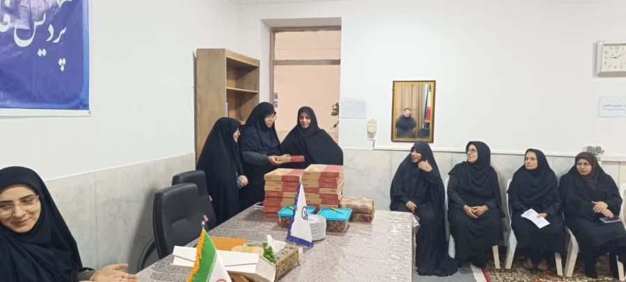 نشست صمیمانه رضائی منش ریاست پردیس فاطمه الزهرا س ساری و کارکنان و تبریک دهه کرامت  3