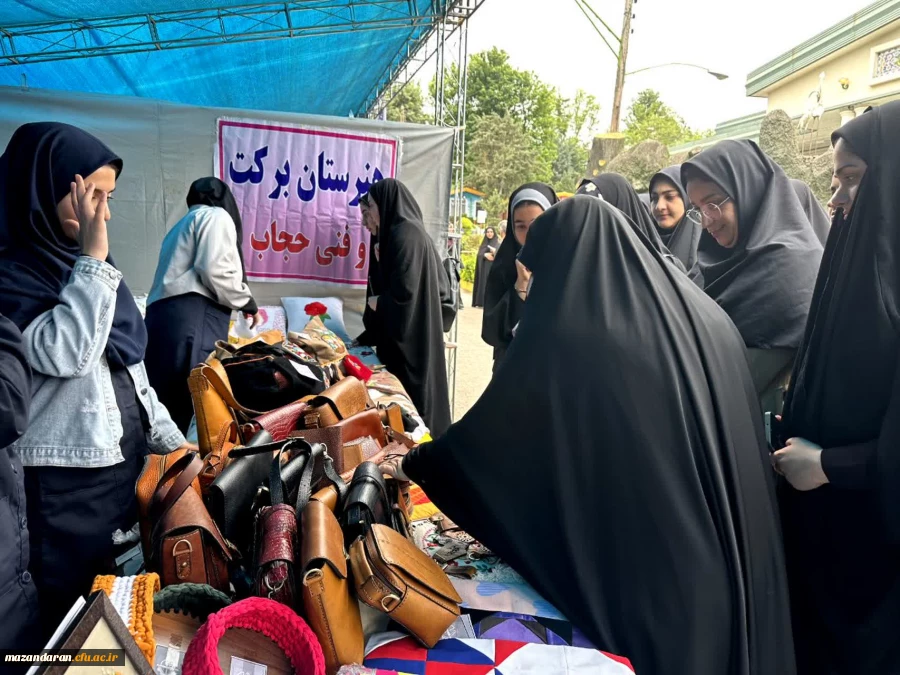 حضور رضایی منش ریاست پردیس فاطمه الزهرا س ساری در مراسم تقدیر از معلمان و استادان نمونه رضایی منش ریاست پردیس  6