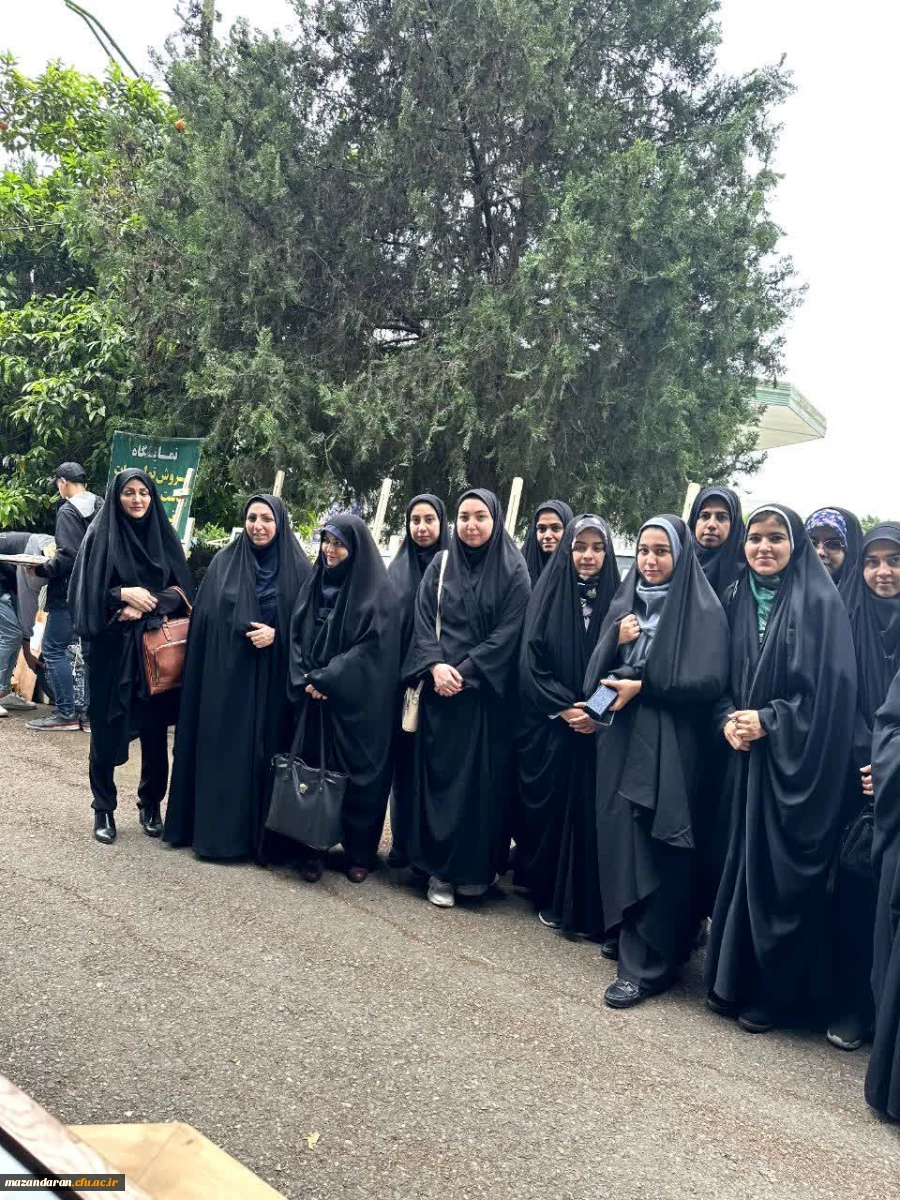 حضور رضایی منش ریاست پردیس و کارشناس امور دانشجویی و دانشجو معلمان در جشن تقدیر از معلمان نمونه آموزش و پرورش استان مازندران در بادله 9