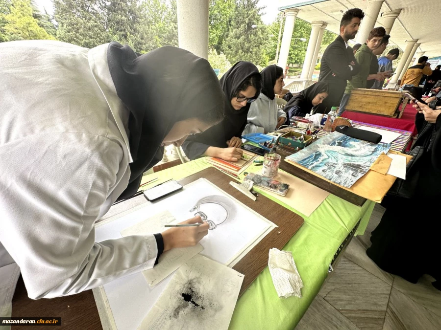 حضور رضایی منش ریاست پردیس و کارشناس امور دانشجویی و دانشجو معلمان در جشن تقدیر از معلمان نمونه آموزش و پرورش استان مازندران در بادله 10