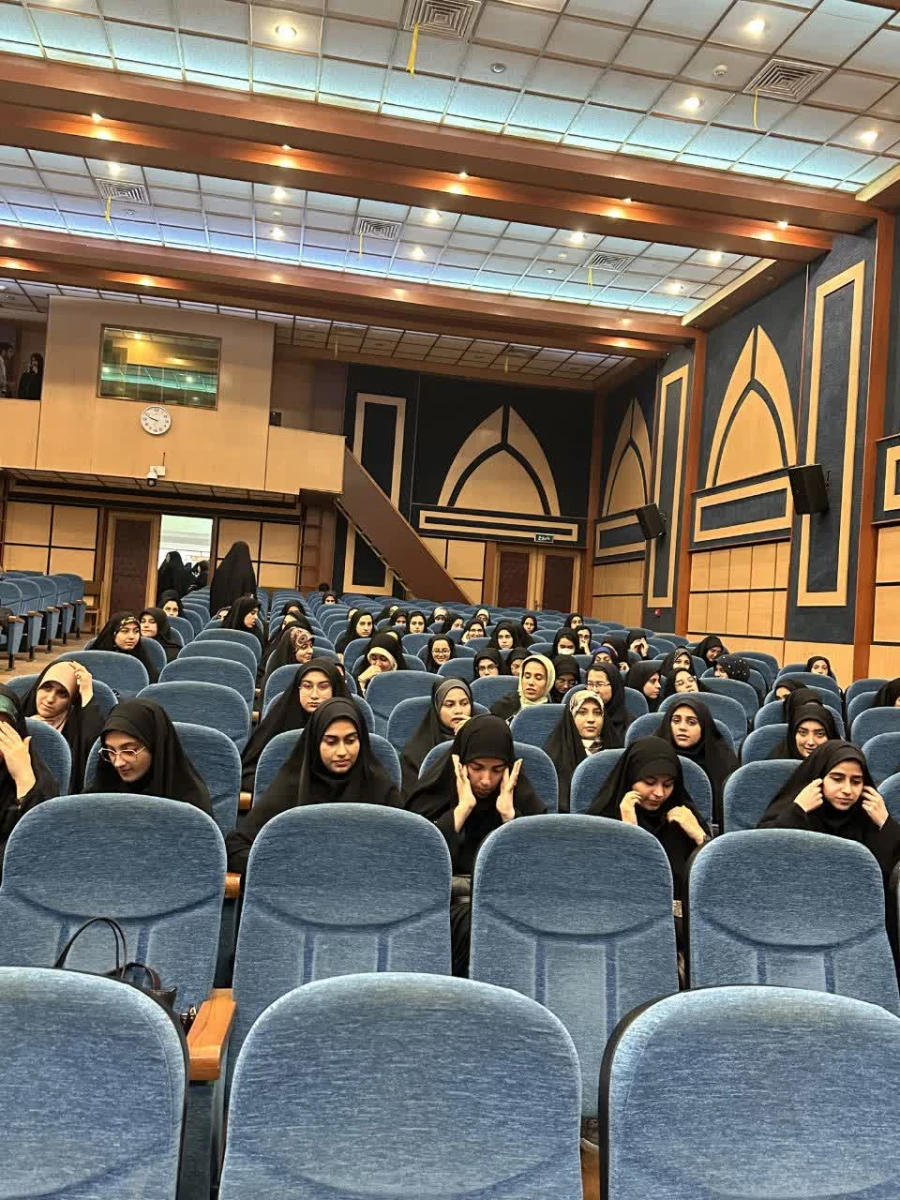 برگزاری نمایشگاه معلم ماندگار در سالن اهل بیت ساری با هماهنگی و برنامه ریزی بسیج دانشجویی  دانشگاه فرهنگیان مازندران  3