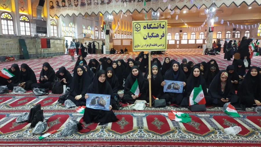 حضور دانشجو معلمان پردیس فاطمه الزهرا س ساری در مصلی امام خمینی  ره ساری جهت استقبال از ریاست جمهوری 
 8