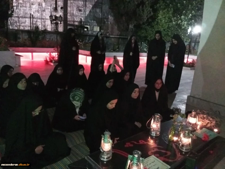 مراسم شام غریبان شهدای خدمت در جوار شهید خوشنام همراه با مدیحه سرایی وقرائت سوره مبارکه واقعه با حضور دانشجو معلمان حاضر در سرا  4