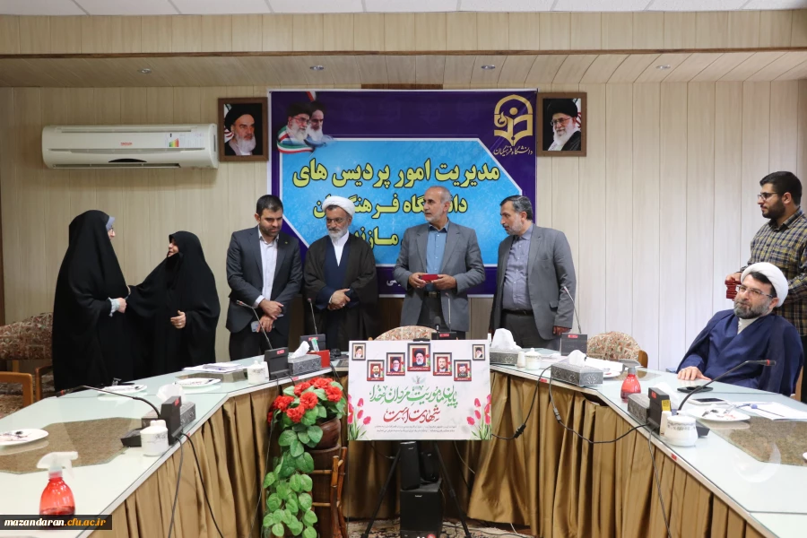 نشست بصیرتی و جهاد تبیین با موضوع تحلیل سیاسی انتخابات ریاست جمهوری

 6