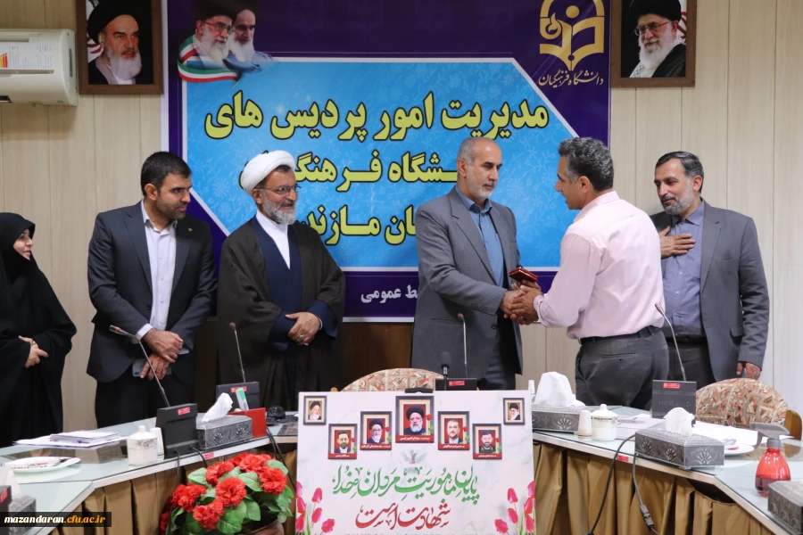 نشست بصیرتی و جهاد تبیین با موضوع تحلیل سیاسی انتخابات ریاست جمهوری

 7