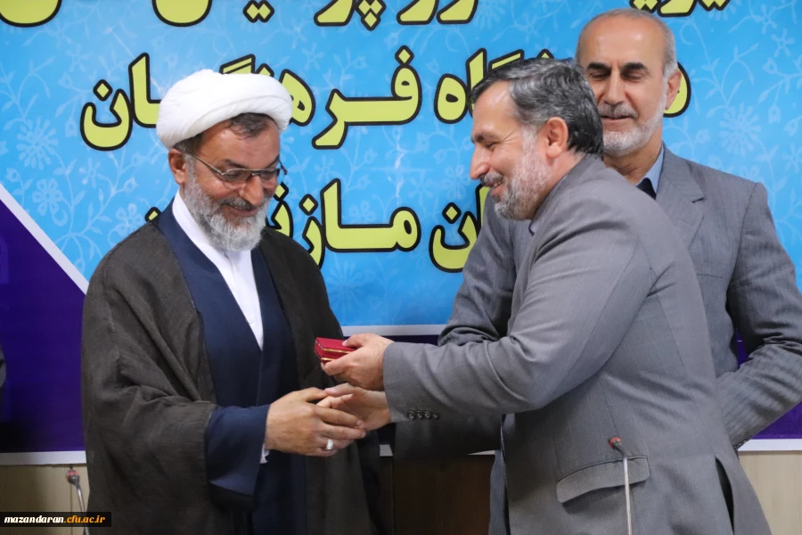 نشست بصیرتی و جهاد تبیین با موضوع تحلیل سیاسی انتخابات ریاست جمهوری

 8