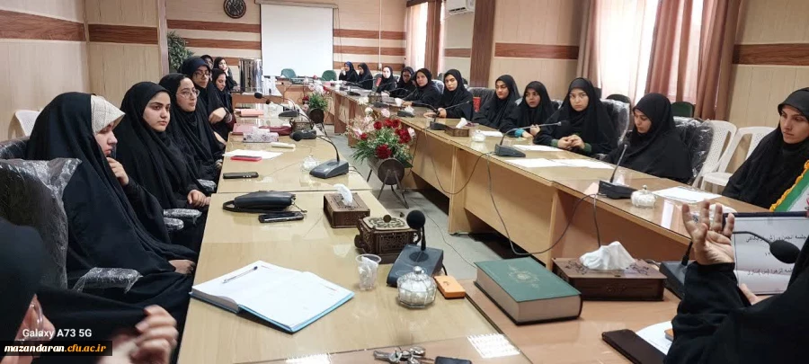 برگزاری نشست تخصصی ریاست پردیس،امور دانشجویی، کارشناس فرهنگی  و نماینده دفتر نهاد رهبری با نمایندگان تشکلها در سالن کنفرانس با محوریت انتخاب اصلح  2