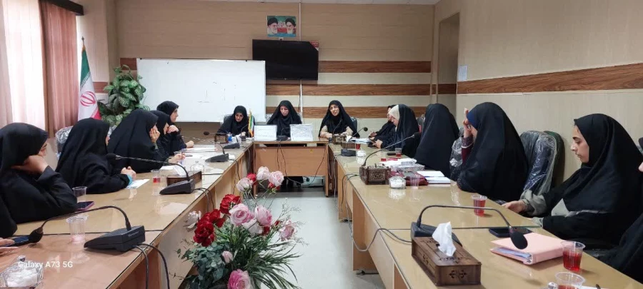 برگزاری نشست تخصصی ریاست پردیس،امور دانشجویی، کارشناس فرهنگی  و نماینده دفتر نهاد رهبری با نمایندگان تشکلها در سالن کنفرانس با محوریت انتخاب اصلح  4