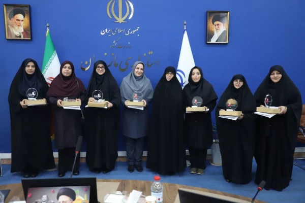 تجلیل از هشت بانوی برتر تاثیرگذار مازندرانی / ریاست پردیس فاطمه الزهرا (س) ساری تجلیل شد 4