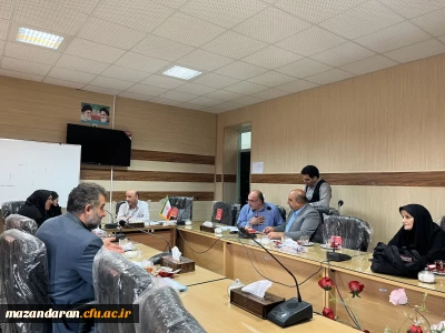 جلسه مدیر گروه علوم پایه با اساتید گروه جهت برنامه ریزی سال تحصیلی 1404-1403