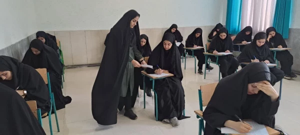 برگزاری ازمون پایانی ترم تابستانه در پردیس فاطمه الزهرا س ساری  8