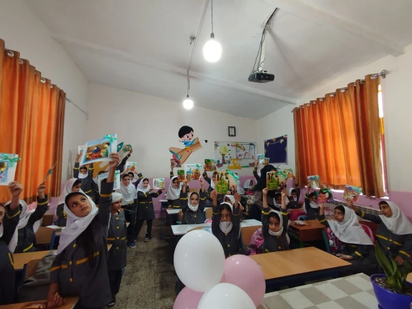 برگزاری جشن میلاد نبی مکرم اسلام حضرت محمد (ص) و امام صادق (ع) گروه جهادی ایثار در مدرسه زینبیه روستای قرق 6