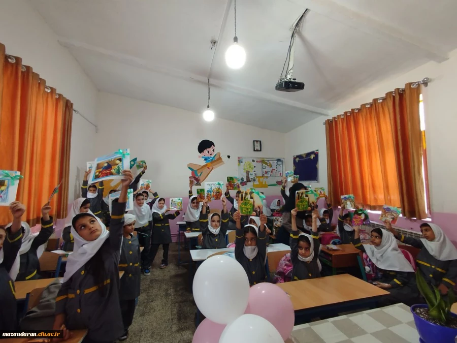 برگزاری جشن میلاد نبی مکرم اسلام حضرت محمد (ص) و امام صادق (ع) گروه جهادی ایثار در مدرسه زینبیه روستای قرق 8