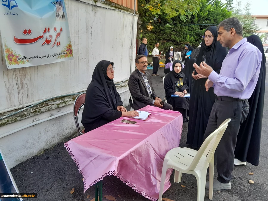 برپایی میز خدمت در محل ثبت نام نودانشجومعلمان 4