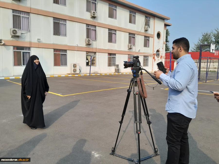 ضبط فیلم وتهیه مستند از المان شهید گمنام دانشگاه 4