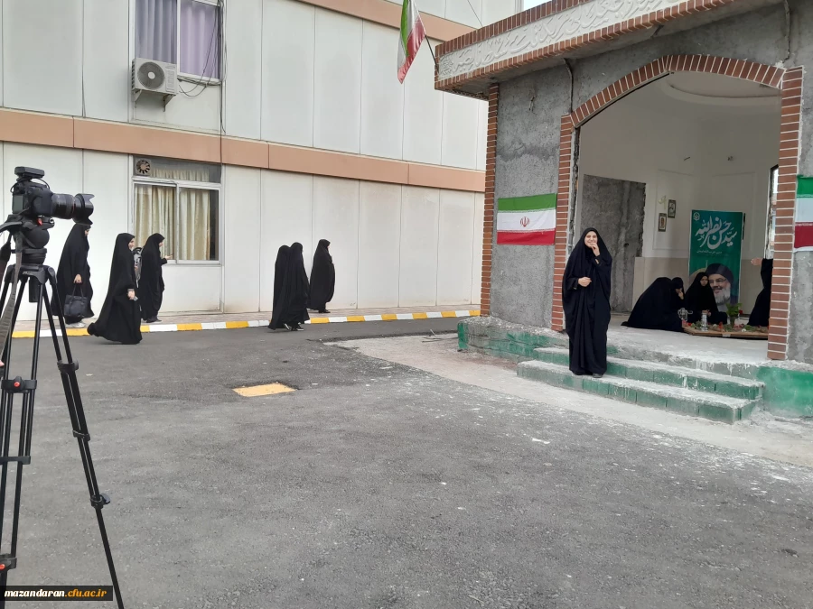 ضبط فیلم وتهیه مستند از المان شهید گمنام دانشگاه 5