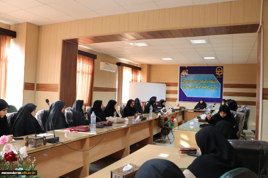 نشست با نمایندگان کلاس ها، دبیران کانون ها،انجمن ها و کتابیران پردیس خواهران 4