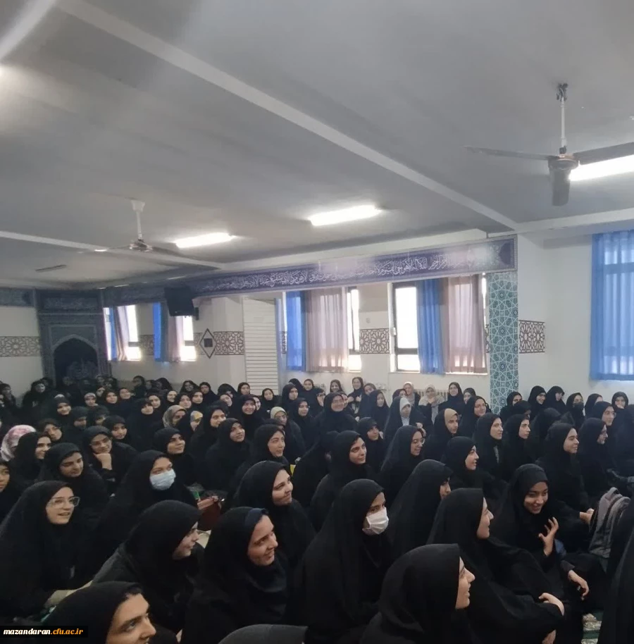 نشست کرامتی رئیس اداره ارزیابی مازندران با دانشجو معلمان  پردیس فاطمه الزهرا (س) ساری 2