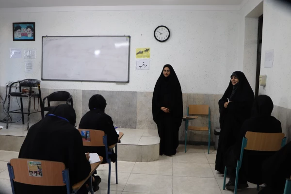 بازدید رضایی منش رییس پردیس فاطمه الزهرا (س) ساری  از روند برگزاری آزمون ها 2