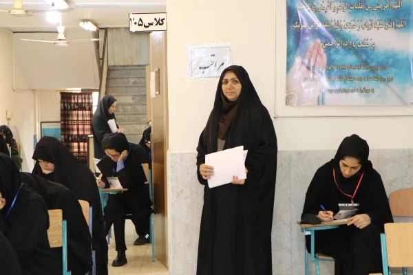 بازدید رضایی منش رییس پردیس فاطمه الزهرا (س) ساری  از روند برگزاری آزمون ها 2