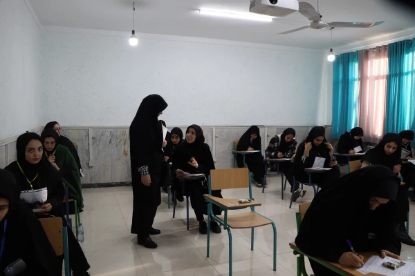 بازدید رضایی منش رییس پردیس فاطمه الزهرا (س) ساری  از روند برگزاری آزمون ها 2