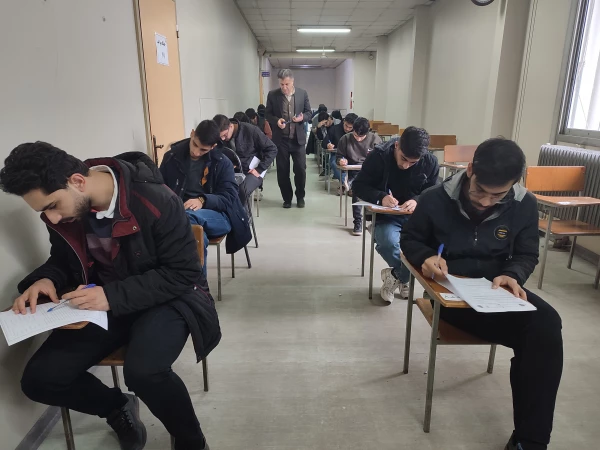 آخرین روز برگزاری امتحانات پایان ترم دانشجویان با حضور علی محمد فلاح رئیس مرکز شهید رجایی بابل 6